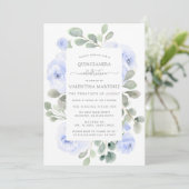 Rose bleu Floral Botanique Quinceanera Invitation (Debout devant)
