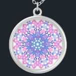 Rose, Bleu, Mauve, Collier d'alimentation aux fleu<br><div class="desc">Un joli collier pendentif argenté qui se coordonne avec la papeterie mariage de la gamme Mariage 'Flower Power Circle'. Un cadeau "merci" idéal pour les demoiselles d'honneur !</div>