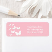 Rose clair avec des papillons blancs Étiquettes de (En situation)