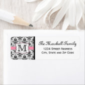 (Rose clair) Monogramme Damas Étiquettes d'adresse (En situation)