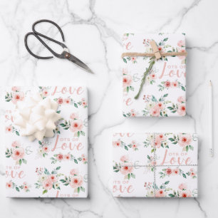 Rose d'aquarelle beaucoup de feuilles de papier en