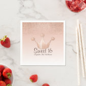 Rose Gold Couronne Sweet 16 serviettes en papier (En situation)
