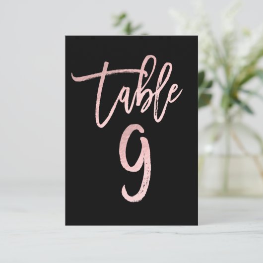Rose Gold Pink Foil Moderne Numéro de Table 9 Scri (Debout devant)