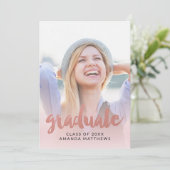 Rose Gold Script Photo Graduation Faire-part (Debout devant)