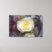 rose jaune clair dans une impression sur toile de  (Recto)