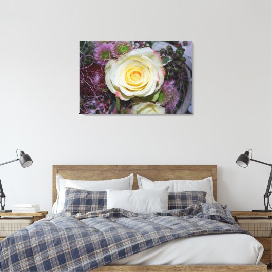 rose jaune clair dans une impression sur toile de  (Insitu(Chambre))