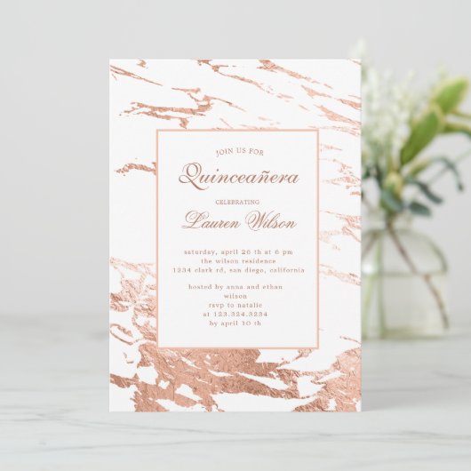 rose or faux feuille marbre Quinceanera Invitation (Debout devant)