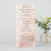 Rose romantique et programme de mariage dentelle s (Debout devant)