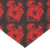 Rose rouge avec nappe noire (Angle)