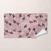 Rose Rouge Gênée Motif Triangles Or et Noir (Serviette à main)