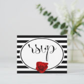 Rose rouge sur Black White Stripes Mariage Carte R (Debout devant)