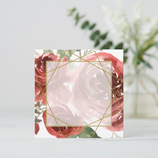 Rose rouge vierge et faire-part de mariage or (Debout devant)