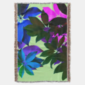 Rose, Violet, Feuillage Vert Jeter Couverture (devant Vertical)