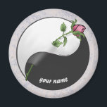 Rose Yin Yang Mariage aimant<br><div class="desc">Rose Yin Yang Mariage aimant, vêtements Mariages et cadeaux de mariage par ArtMuvz Illustration. Correspondance vêtements Yin Yang, cadeaux de méditation, vêtements de yoga d'entraînement. POUR PERSONNALISER ajoutez votre nom ou ajoutez du texte à la place. Customisez cet aimant rose Yin Yang pour le rendre unique à vous ou donner...</div>