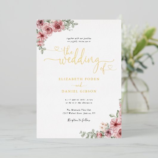 Rosen Bloemige Trouw Hartjes Script Goud Folie Uitnodiging (Staand Voorkant)