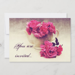 roses de thé dans une théière - invitation de fête