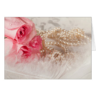 Roses et perles avec plumes sur une très jolie ca