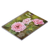 Roses roses dans un journal de prière de jardin (Côté gauche)