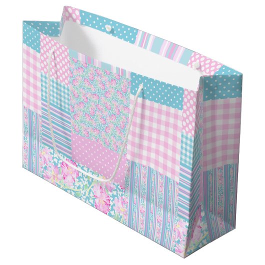 Roses roses roses Faux Patchwork Grand sac cadeau (Devant Angle)