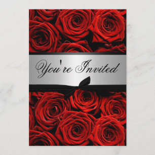 Roses rouges épousant les invitations faites sur