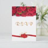 Roses rouges et coeurs Mariage RSVP Invitation (Debout devant)