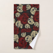 Roses rouges et crânes gris noir floral gothique (Serviette à main)