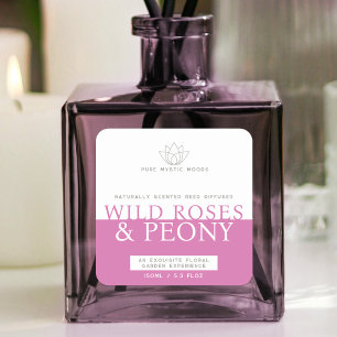 Roses sauvages et étiquette de diffuseur de roseau