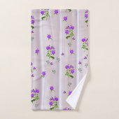 Roses violets d'aquarelle violette sur soie rose (Serviette à main)