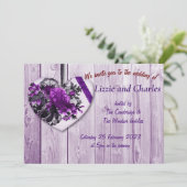 Roses violets et faire-part de mariage cardiaque (Debout devant)