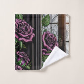 Roses violets près de la fenêtre - style gothique (Gant de toilette)