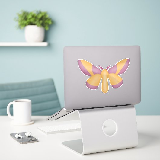 Rosy Maple Moth Sticker (Laptop op bureau)