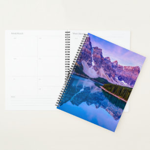 Rosy Nuages avant lever du soleil au lac Moraine