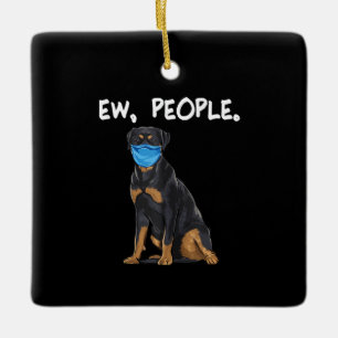 rotte hond met gezichtsmasker keramisch ornament