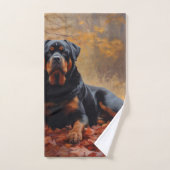 Rottweiler dans les feuilles d'automne automne aut (Serviette à main)
