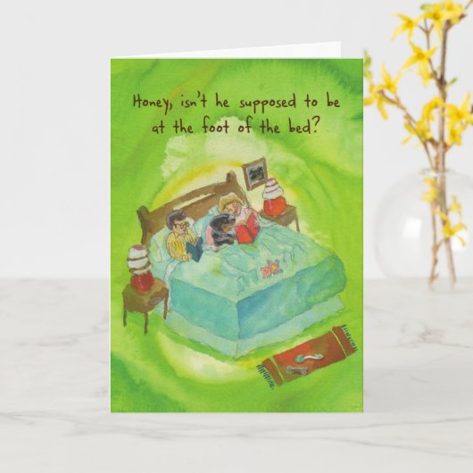 Rottweiler in bed - Grappige verjaardag Kaart (Gele Bloem)