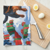 Rottweiler loopt in de sneeuw met kerst Pet Theedoek (Quarter Fold)