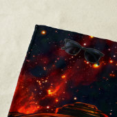 Rottweiler onderzoekt strandlaken (In situ)