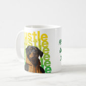 rottweiler portant un costume de piste tasse à caf (Devant gauche)