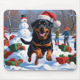 Rottweiler Rent in de Sneeuw met Kerstmuts Muismat