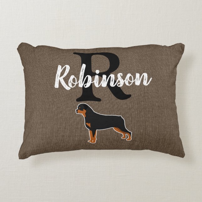 Rottweiler Rottie Rustische Monogram Achternaam Accent Kussen (Voorkant)