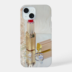 Rouge à lèvres et bague en diamant sur miroir