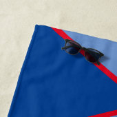 Rouge / Bleu Design géométrique Serviette de plage (En situation)