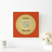 Rouge clair jaune avec Pizza Texte > Horloges (Maison)