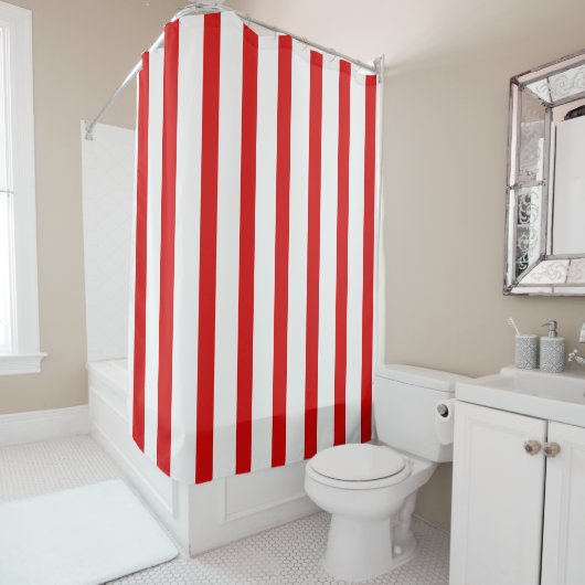 Rouge et blanc barre le rideau en douche (En situation)