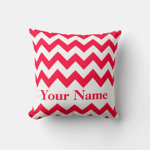 Rouge vet chevron met monogram kussen