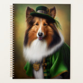 Rough Collie Chien dans la tenue de la Saint Patri (Devant)