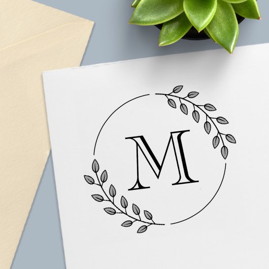 Round Leaves Wreath Monogram Initial Zelfinktende Stempel