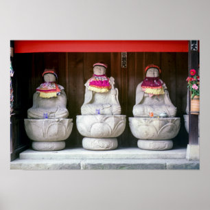 Row van Jizo monk standbeelden met bib en pet - Ja Poster