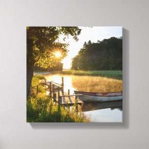Rowboot Moored bij Lake Canvas Afdruk