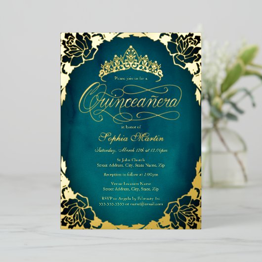 Royal Blauwgroen Gold Elegant Script Quinceanera Folie Uitnodiging (Staand Voorkant)